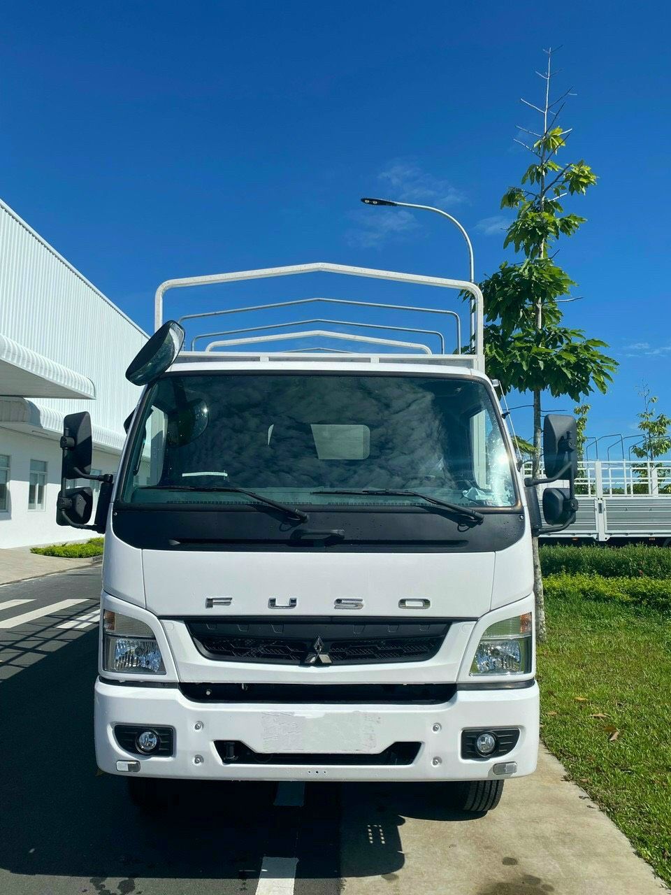 Mitsubishi Fuso 2022 - Thùng dài 6m9 giao xe ngay