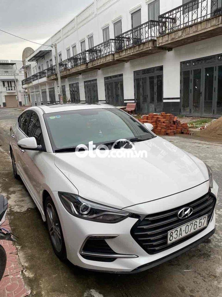 Hyundai Elantra  sport 1.6 turbo màu trắng 2018 - elantra sport 1.6 turbo màu trắng