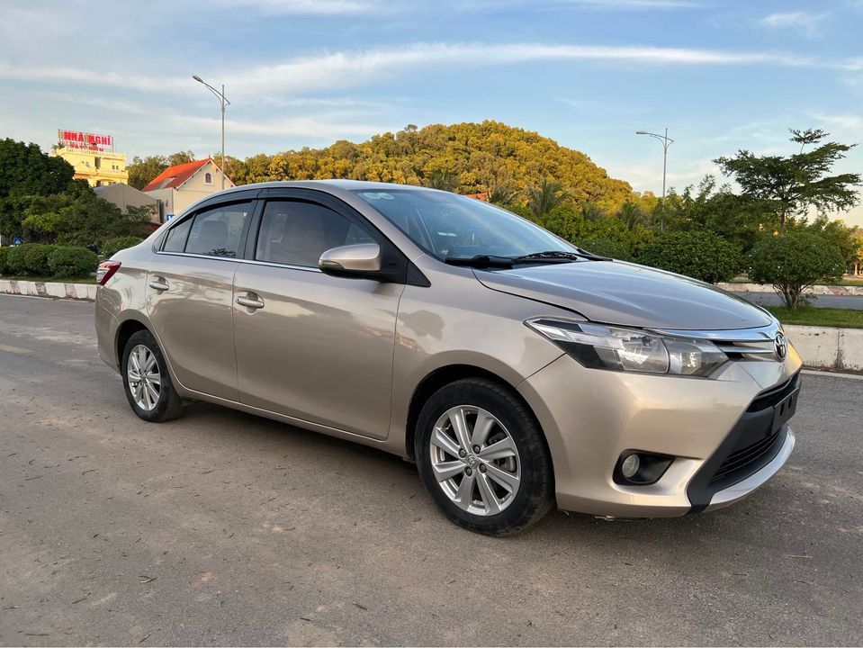 Toyota Vios 2015 - Màu bạc số sàn, giá cực tốt