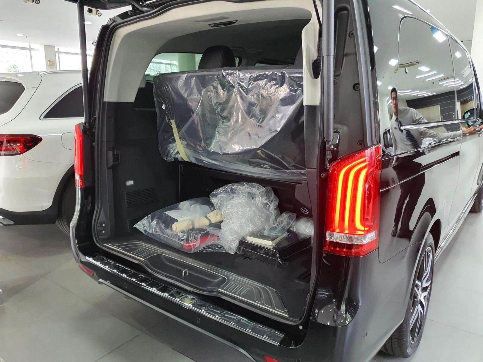 Mercedes-Benz V250 2023 - Màu đen, nhập khẩu