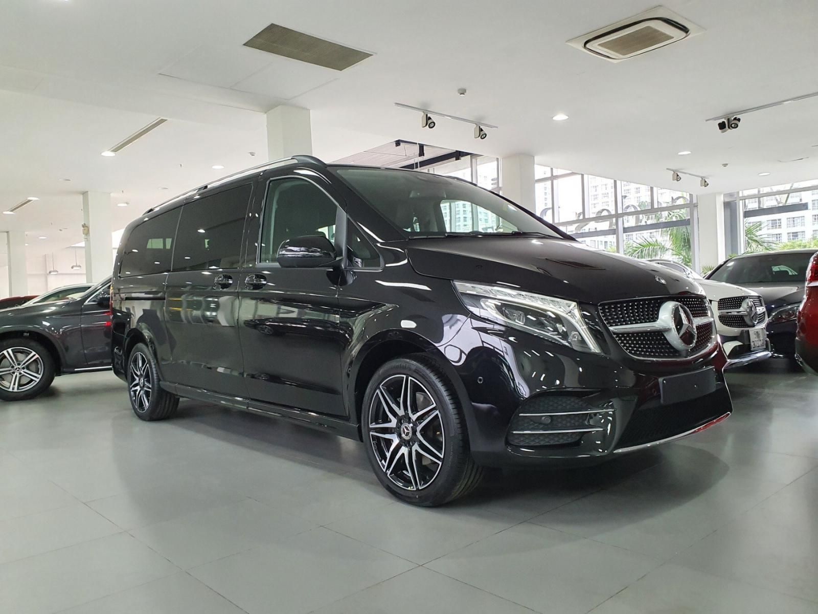 Mercedes-Benz V250 2023 - Màu đen, nhập khẩu