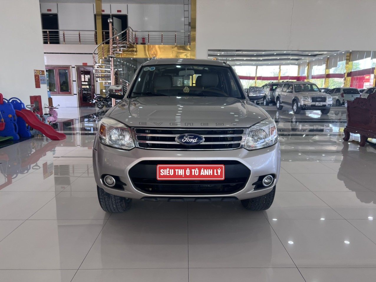 Ford Everest 2013 - Gầm cao máy khỏe, lành bền, phù hợp đa dạng địa hình