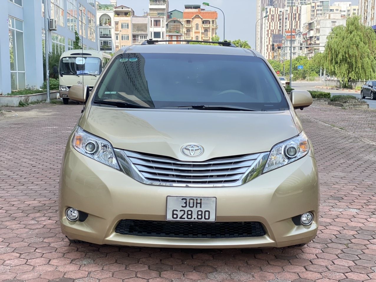 Toyota Sienna 2011 - Cần bán gấp xe nhập khẩu giá 990tr