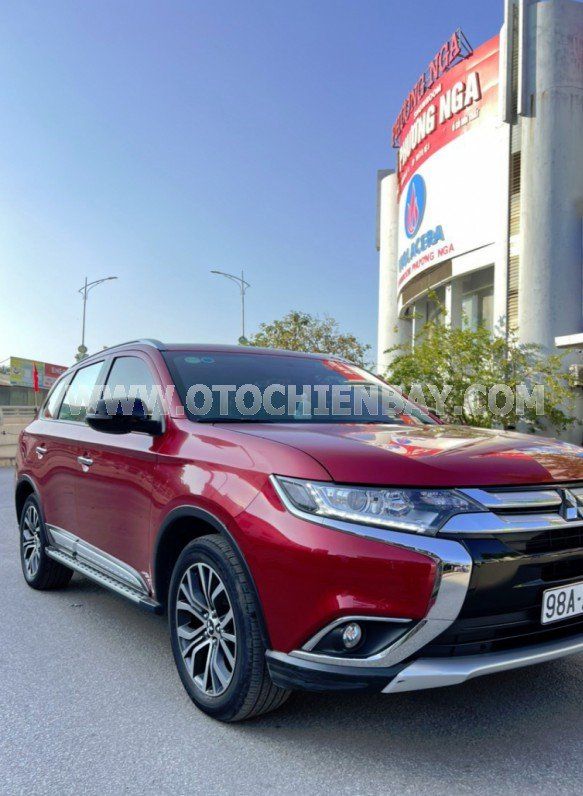 Mitsubishi Outlander 2018 - Màu đỏ giá cạnh tranh