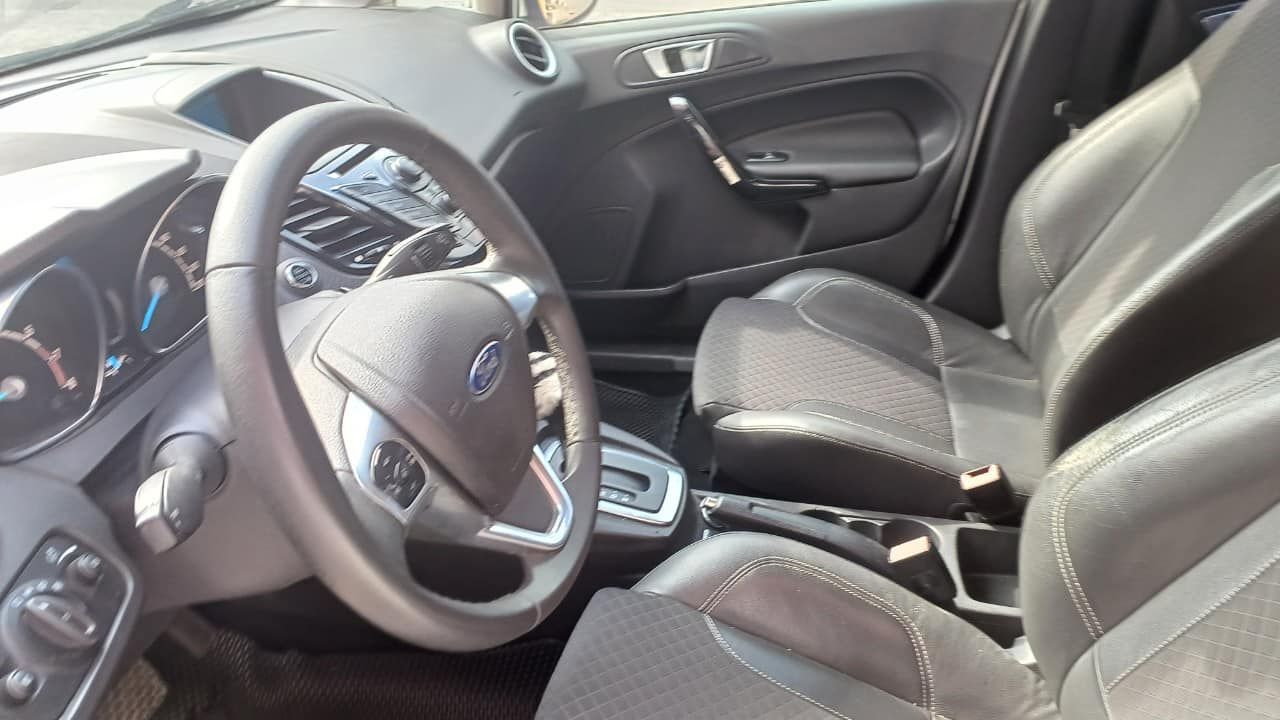 Ford Fiesta 2014 - Xe màu trắng giá ưu đãi