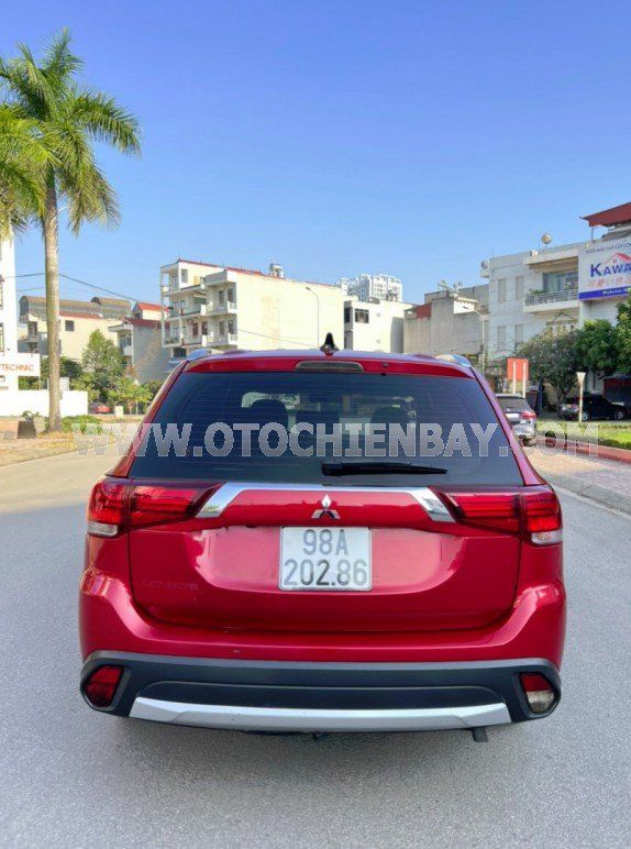 Mitsubishi Outlander 2018 - Màu đỏ giá cạnh tranh