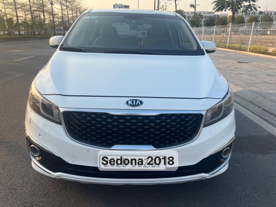 Kia Sedona 2018 - Màu trắng giá cạnh tranh