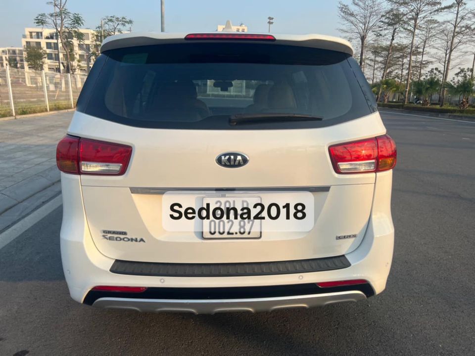 Kia Sedona 2018 - Màu trắng giá cạnh tranh