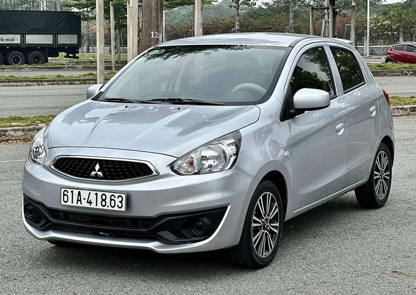 Mitsubishi Mirage 2017 - Màu bạc, xe nhập