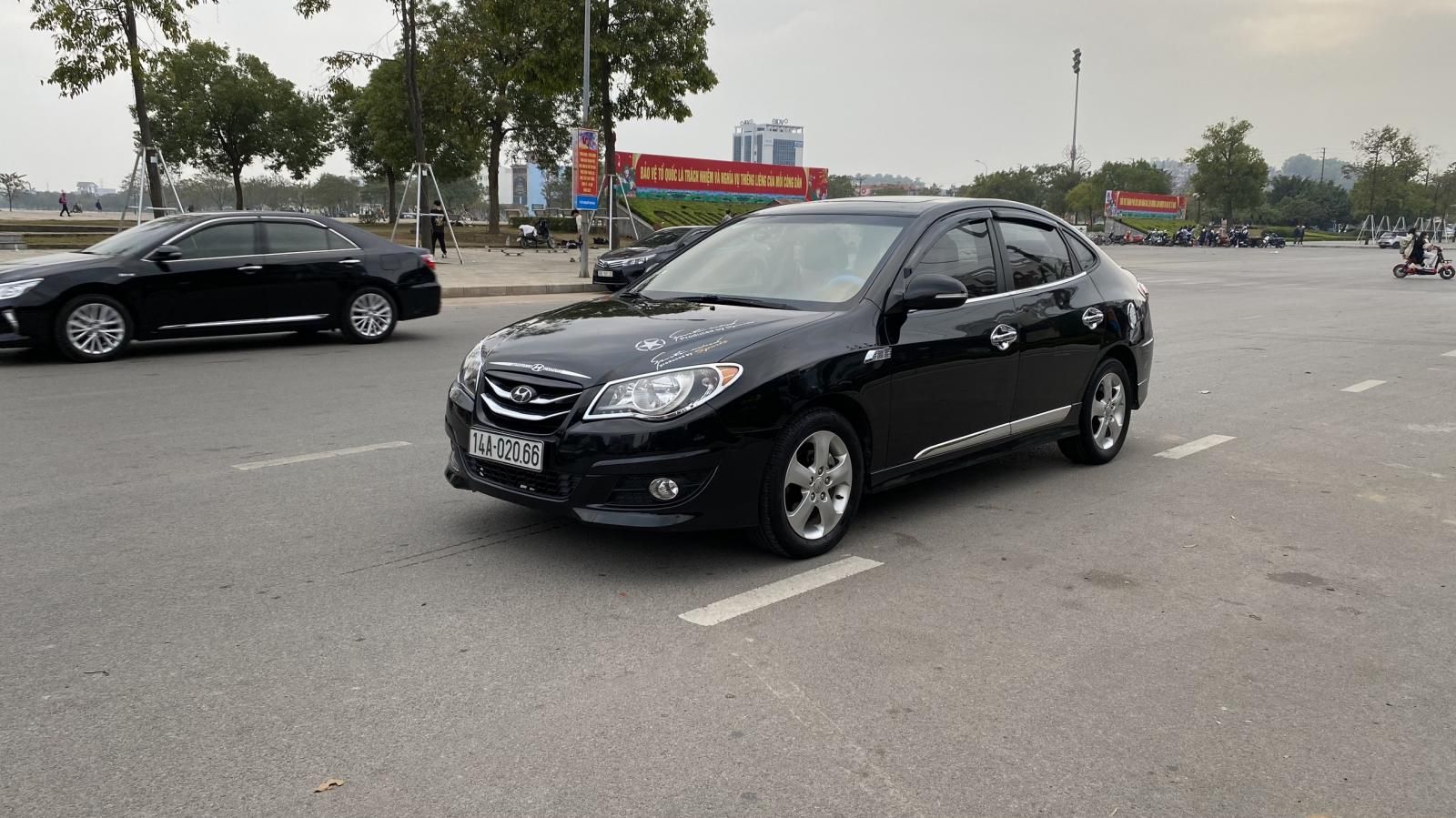 Hyundai Avante 2011 - Màu đen, giá 296tr