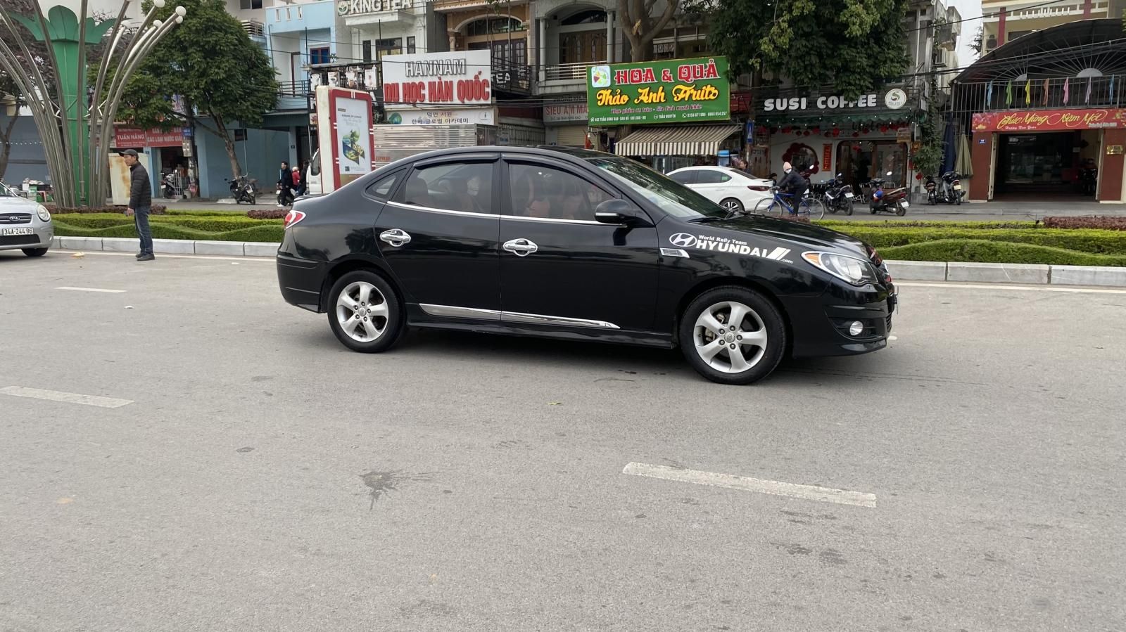 Hyundai Avante 2011 - Màu đen, giá 296tr