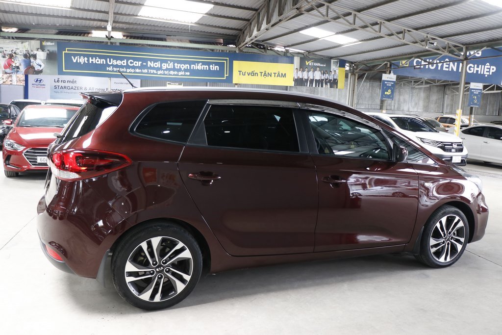 Kia Rondo 2018 - Xe màu đỏ