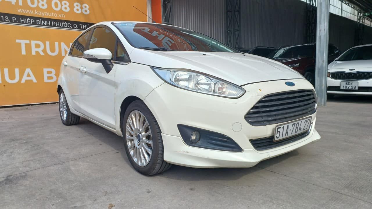 Ford Fiesta 2014 - Xe màu trắng giá ưu đãi