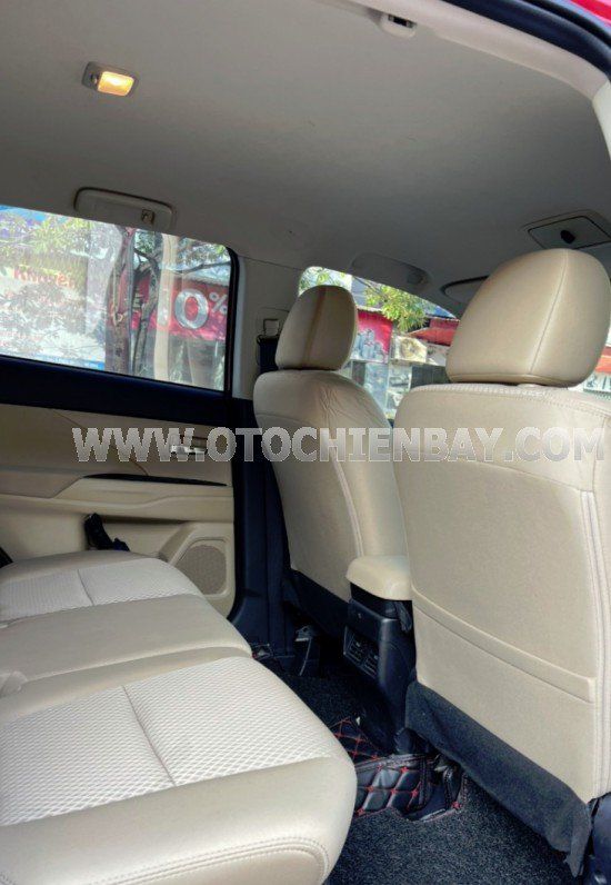 Mitsubishi Outlander 2018 - Màu đỏ giá cạnh tranh