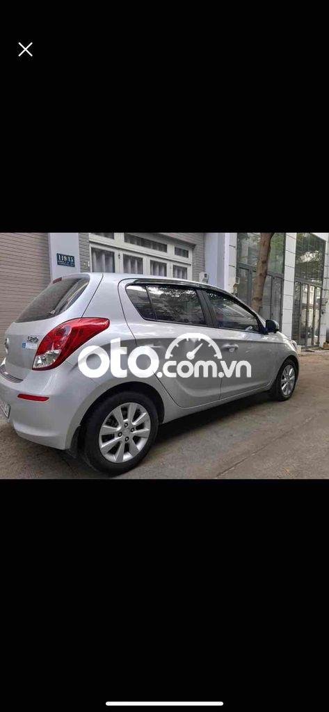 Hyundai i20 Tôi cần bán chiếc xe ô tô   nhập Ấn Độ 2013 - Tôi cần bán chiếc xe ô tô Hyundai i20 nhập Ấn Độ