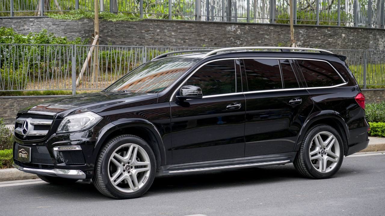 Mercedes-Benz GL 500 2016 - Màu đen, nội thất kem