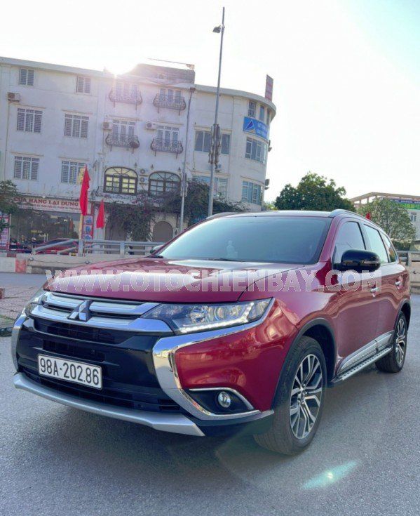 Mitsubishi Outlander 2018 - Màu đỏ giá cạnh tranh
