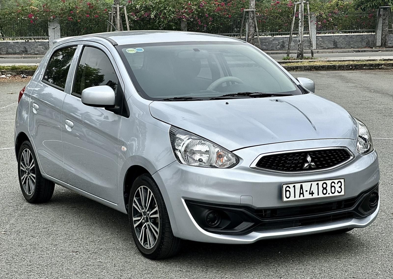 Mitsubishi Mirage 2017 - Màu bạc, xe nhập