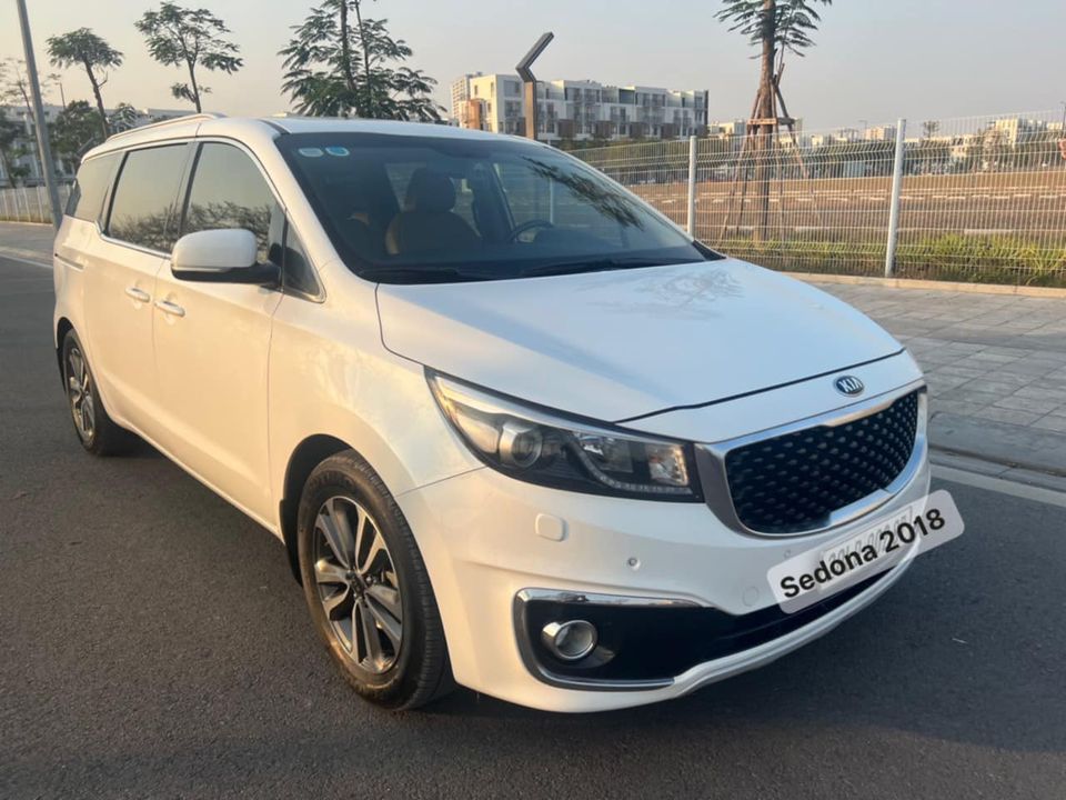 Kia Sedona 2018 - Màu trắng giá cạnh tranh