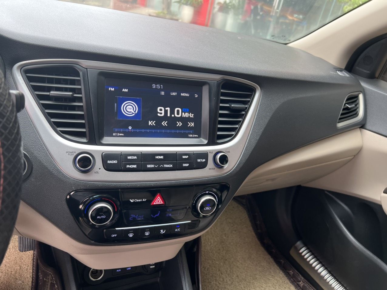 Hyundai Accent 2018 - Màu trắng