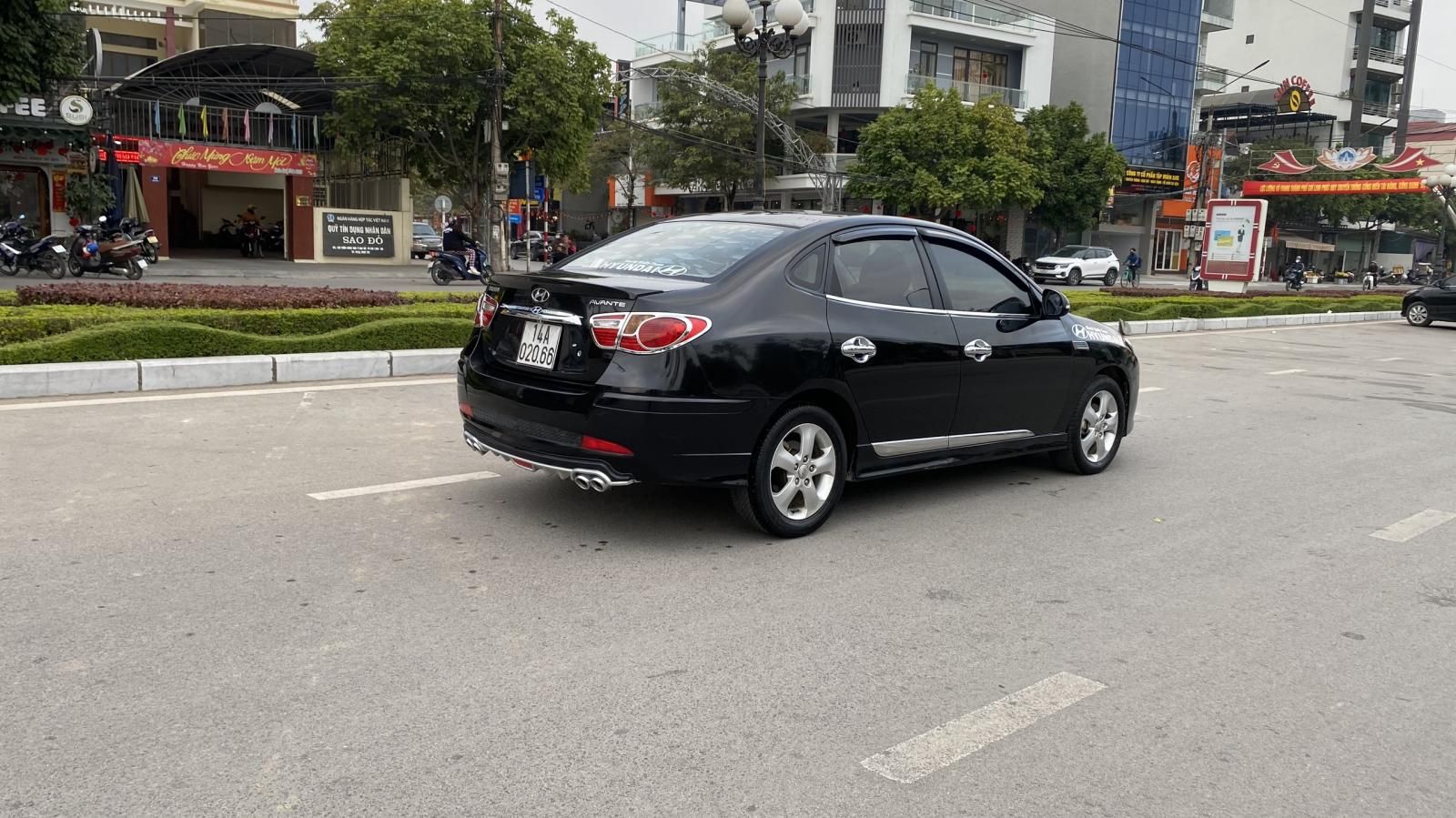 Hyundai Avante 2011 - Màu đen, giá 296tr