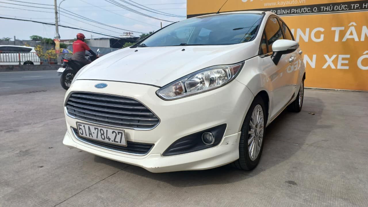 Ford Fiesta 2014 - Xe màu trắng giá ưu đãi