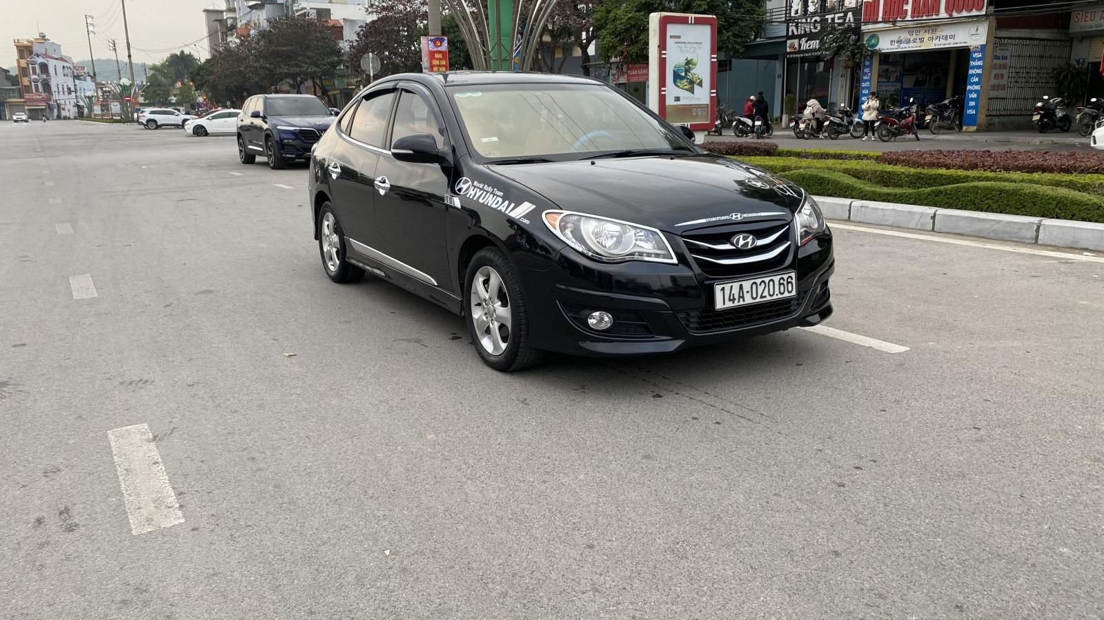 Hyundai Avante 2011 - Màu đen, giá 296tr