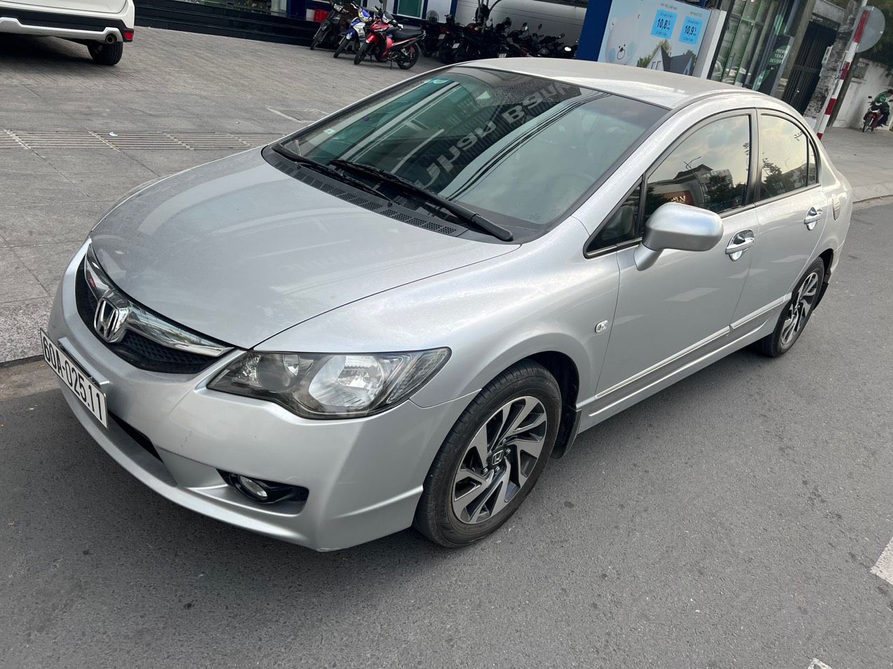 Honda Civic 2011 - Màu bạc, còn đẹp