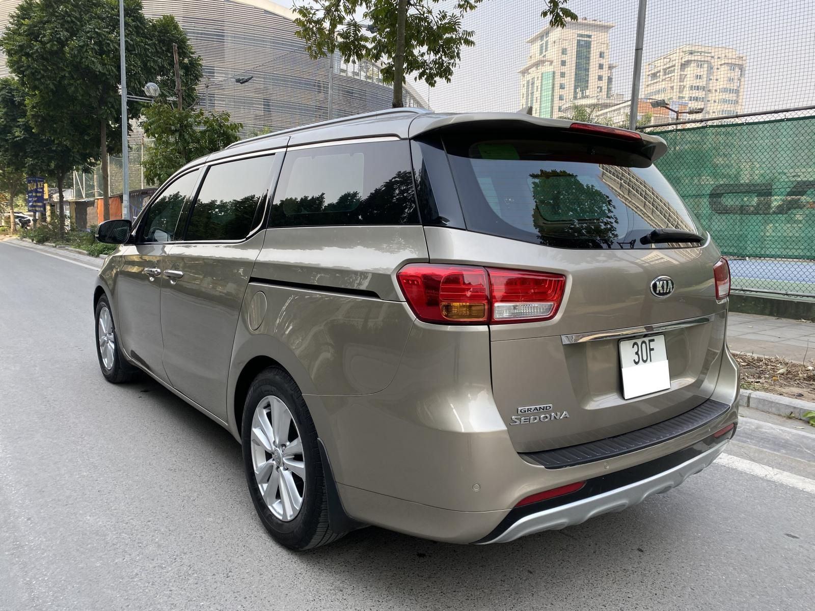 Kia Sedona 2016 - Xe tư nhân biển Hà Nội, xe có full lịch sử hãng