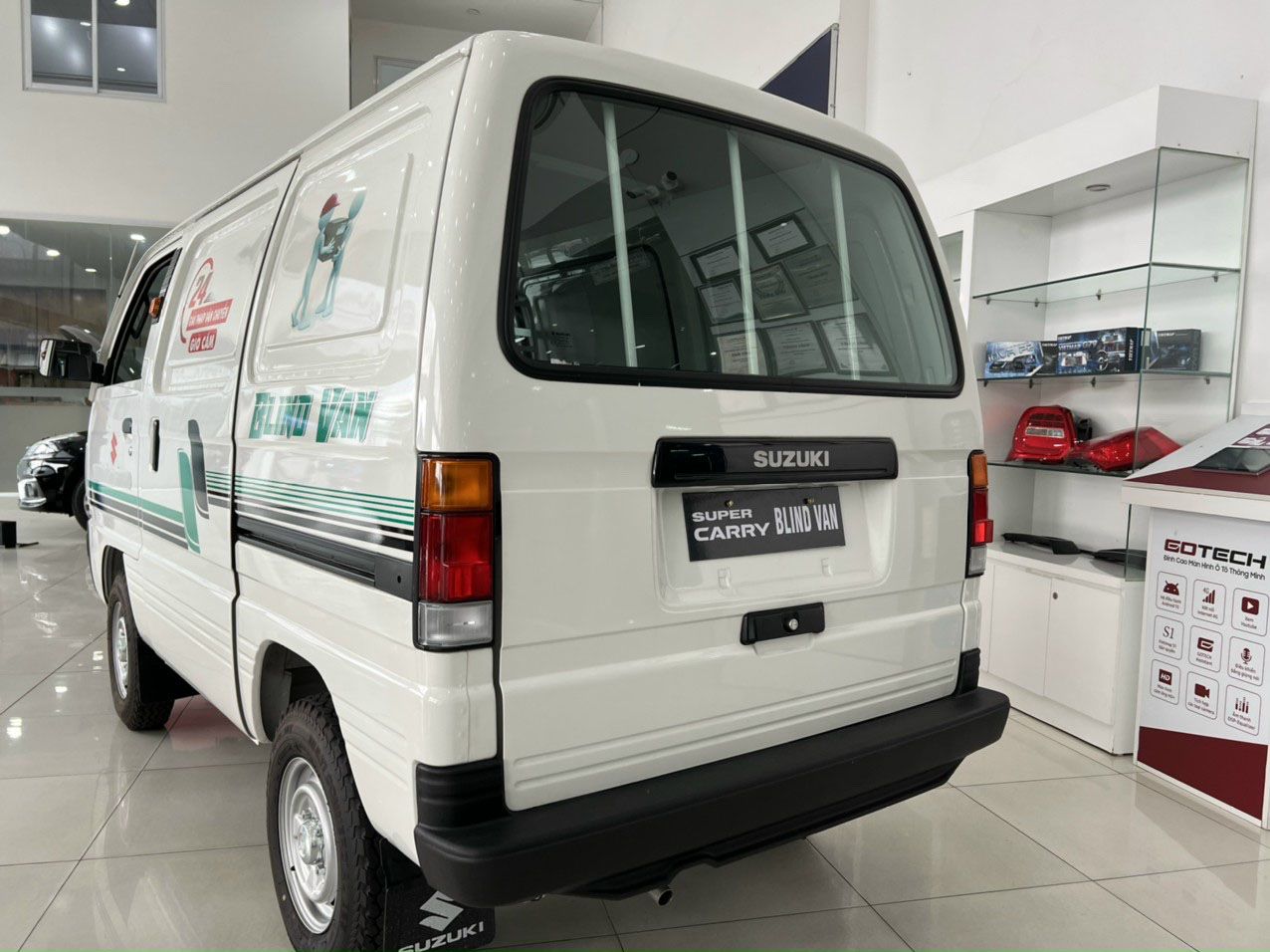 Suzuki Blind Van 2022 - Tải van 580kg chạy giờ cấm - Trả góp 80% - Giá tốt năm mới
