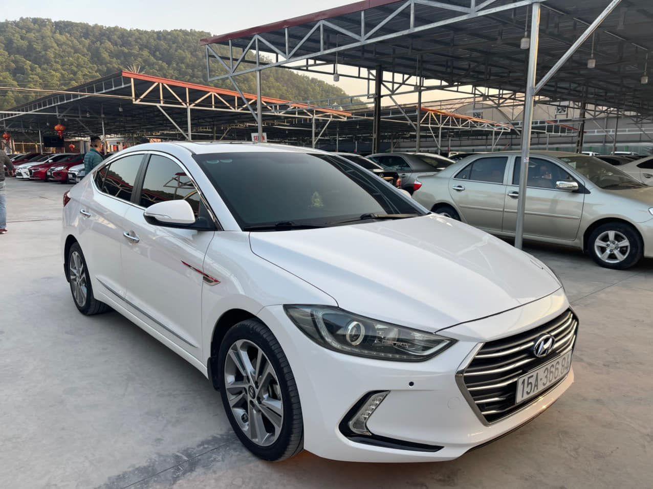 Hyundai Elantra 2018 - Màu trắng giá ưu đãi