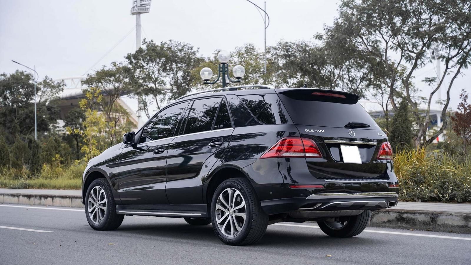 Mercedes-Benz GLE 400 2016 - Màu đen, nội thất kem