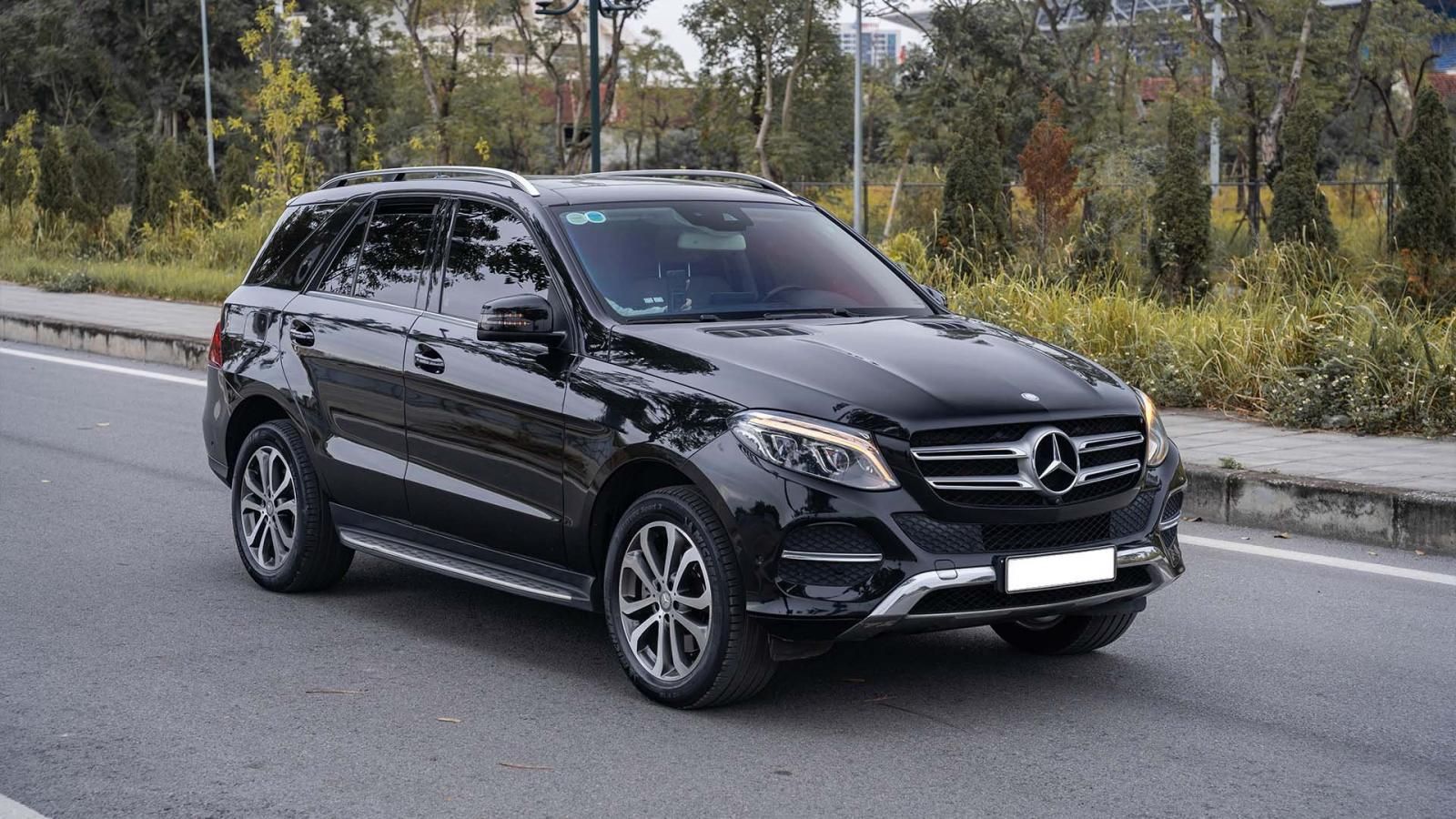 Mercedes-Benz GLE 400 2016 - Màu đen, nội thất kem