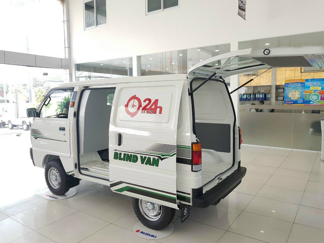 Suzuki Blind Van 2022 - Tải van 580kg chạy giờ cấm - Trả góp 80% - Giá tốt năm mới