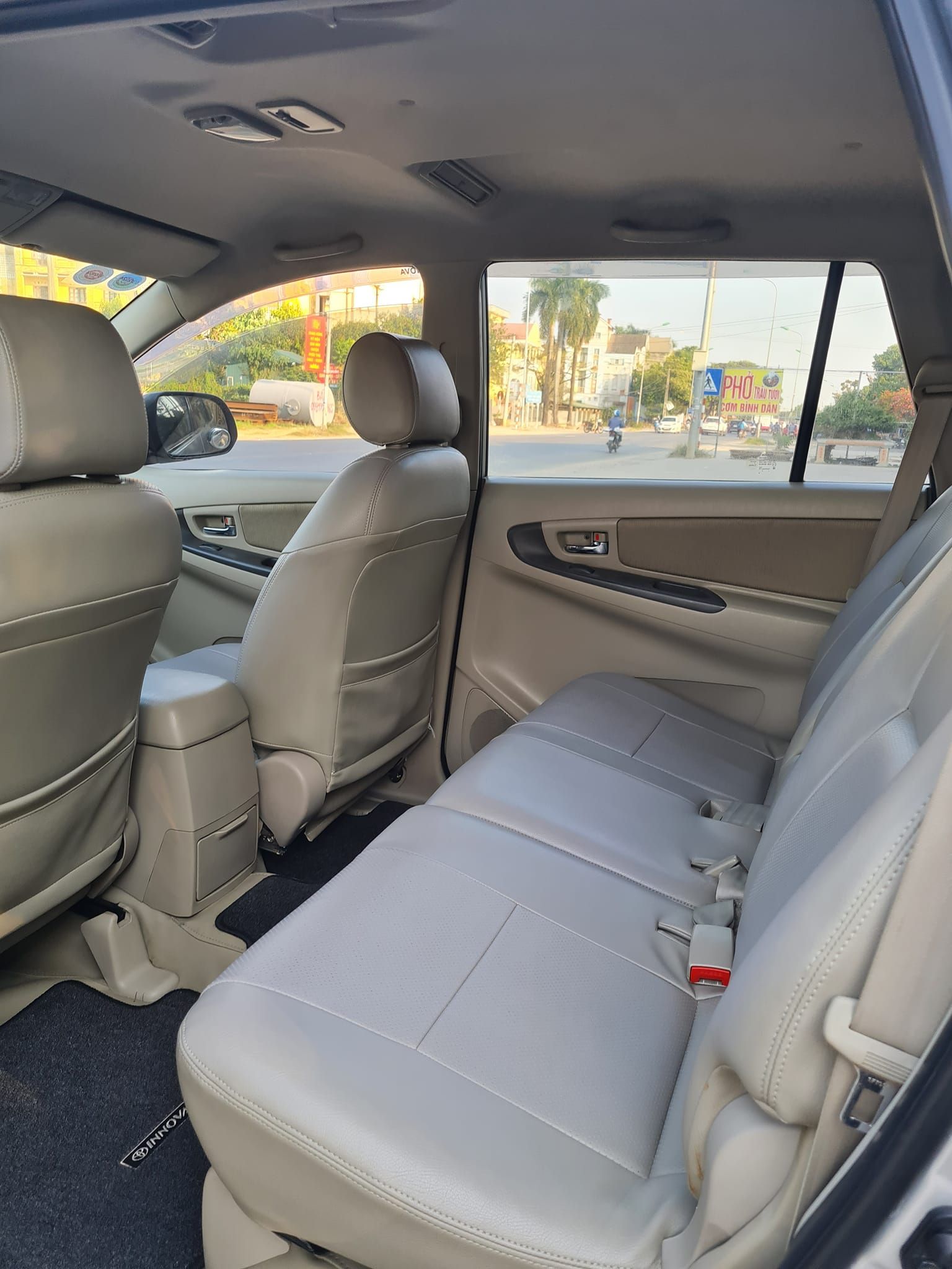 Toyota Innova 2015 - Màu bạc