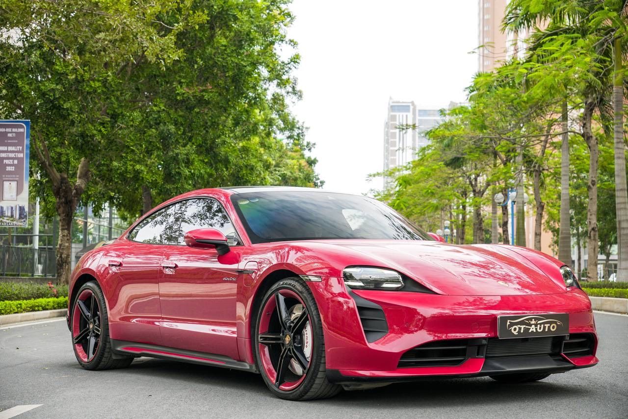 Porsche Taycan 2021 - Màu đỏ Carmine Red