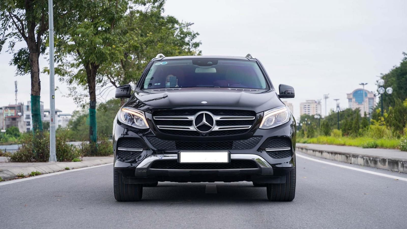 Mercedes-Benz GLE 400 2016 - Màu đen, nội thất kem