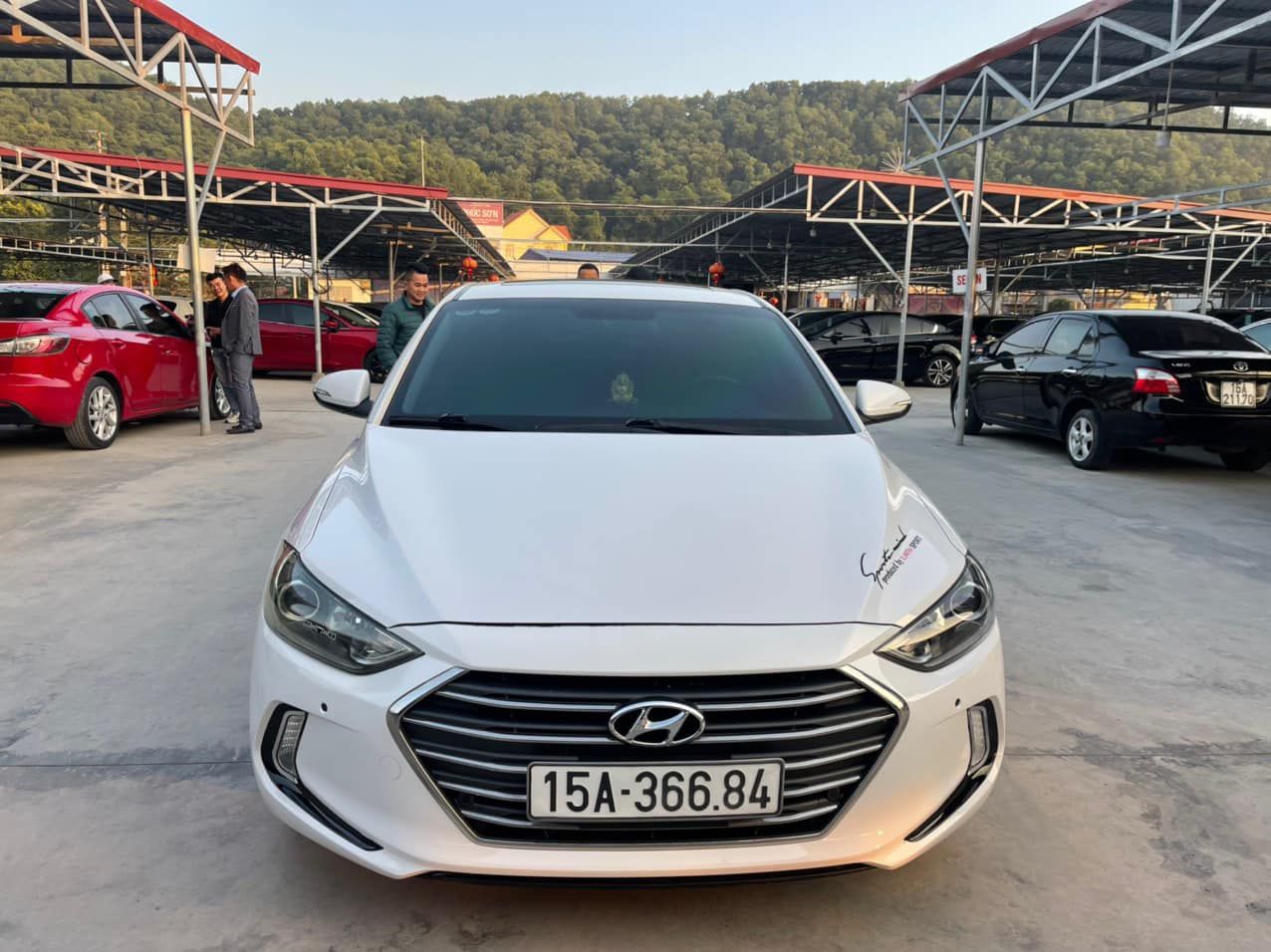 Hyundai Elantra 2018 - Màu trắng giá ưu đãi