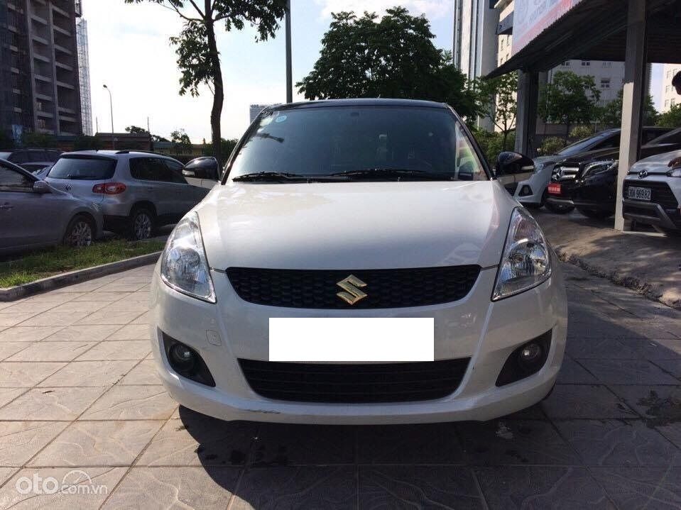 Suzuki Swift 2016 - Logo vàng, biển vip