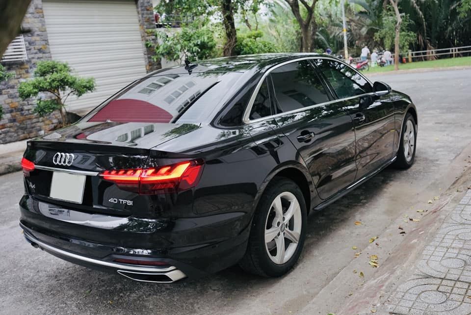 Audi A4 2019 - Màu đen, nhập khẩu nguyên chiếc