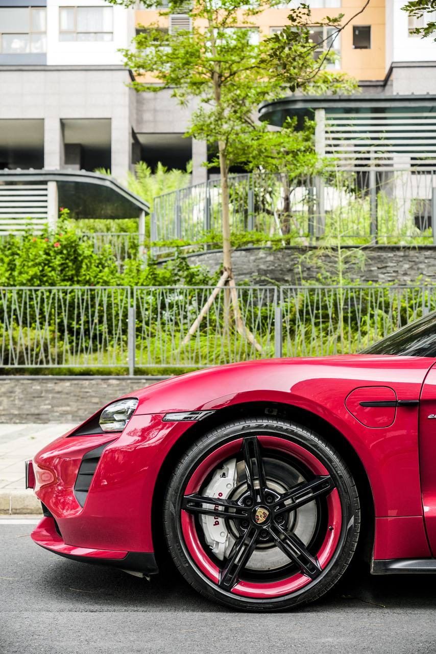 Porsche Taycan 2021 - Màu đỏ Carmine Red