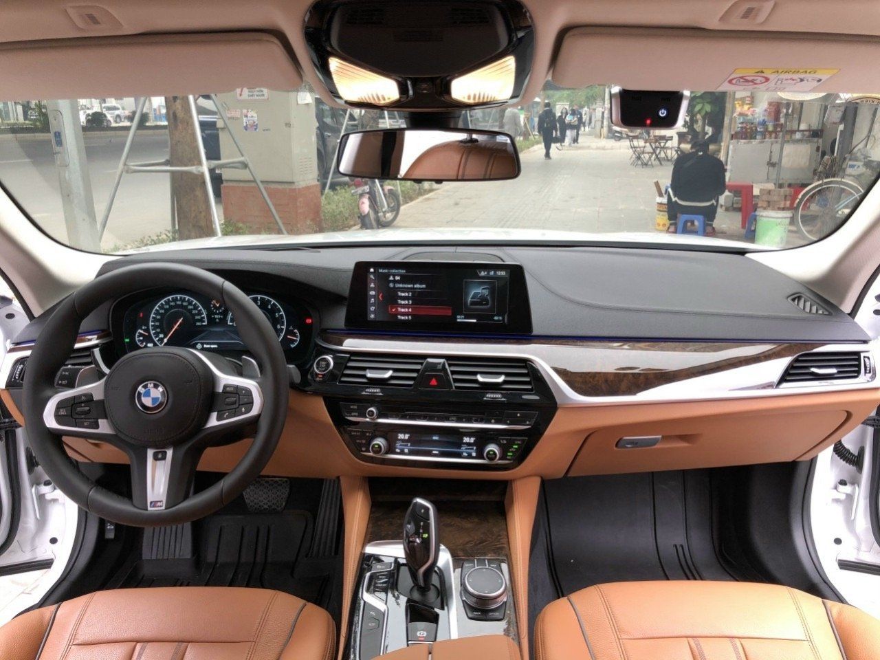 BMW 530i 2019 - Độ cực nhiều đồ chơi