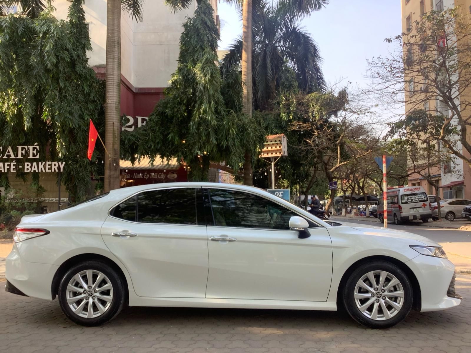 Toyota Camry 2020 - Còn mới giá chỉ 945tr