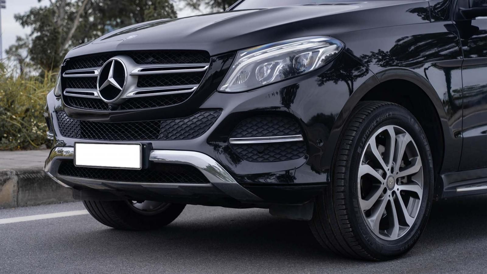 Mercedes-Benz GLE 400 2016 - Màu đen, nội thất kem