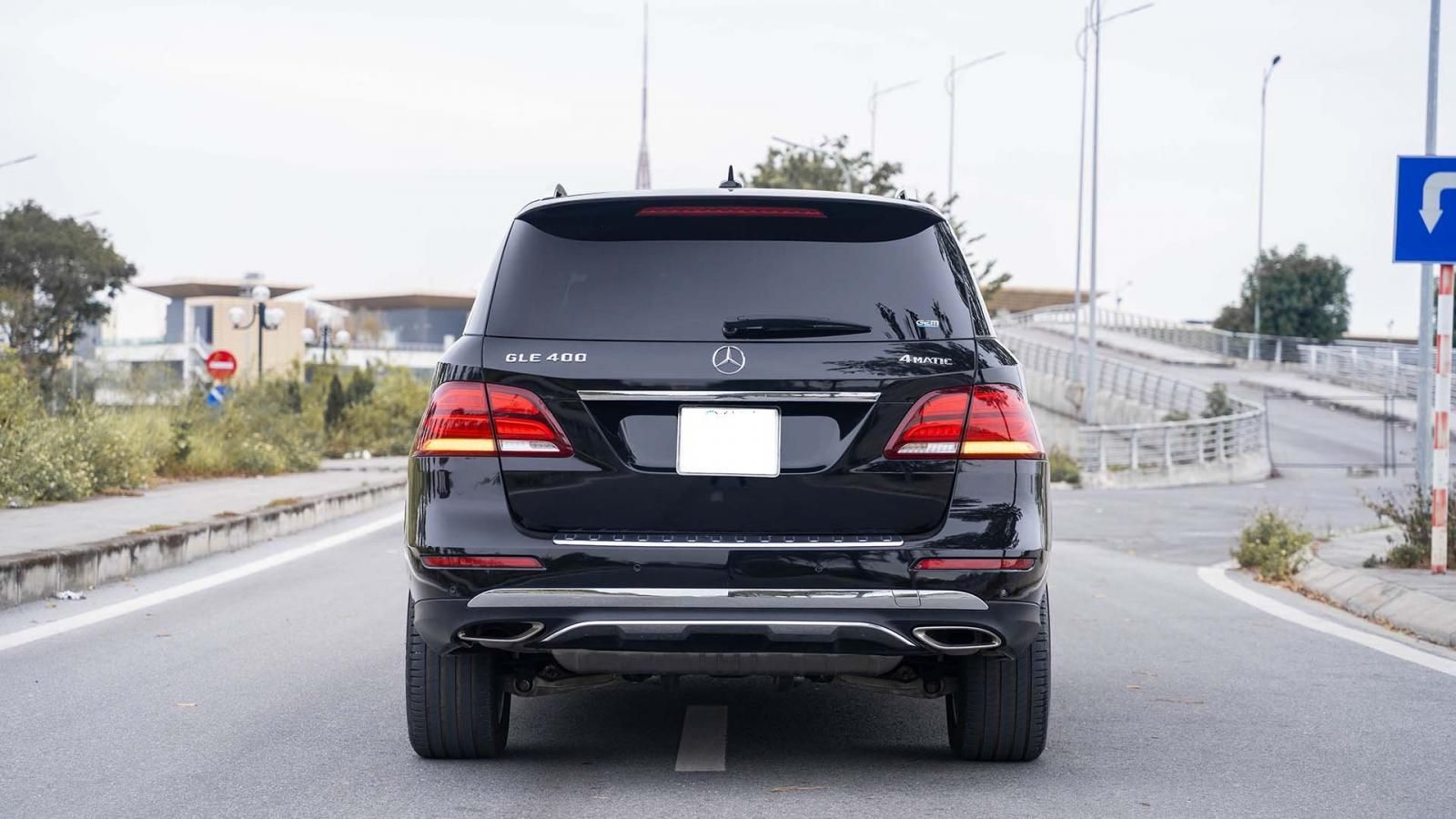 Mercedes-Benz GLE 400 2016 - Màu đen, nội thất kem