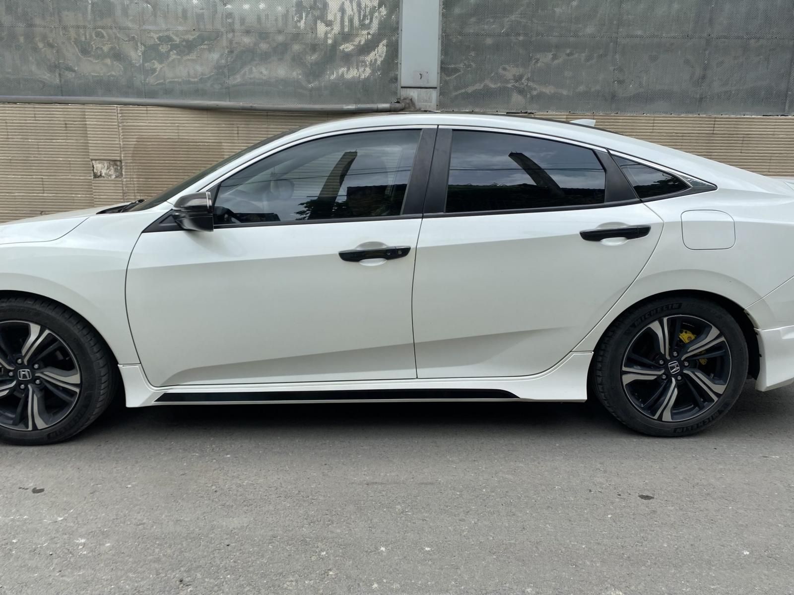 Honda Civic 2017 - Giá chỉ 675 triệu