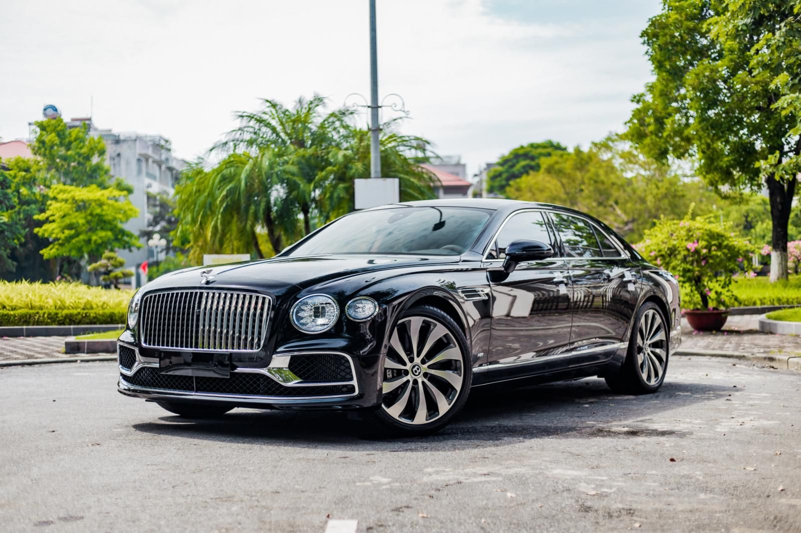 Bentley Flying Spur 2022 - Model 2023 màu đen nội thất da bò sẵn giao ngay