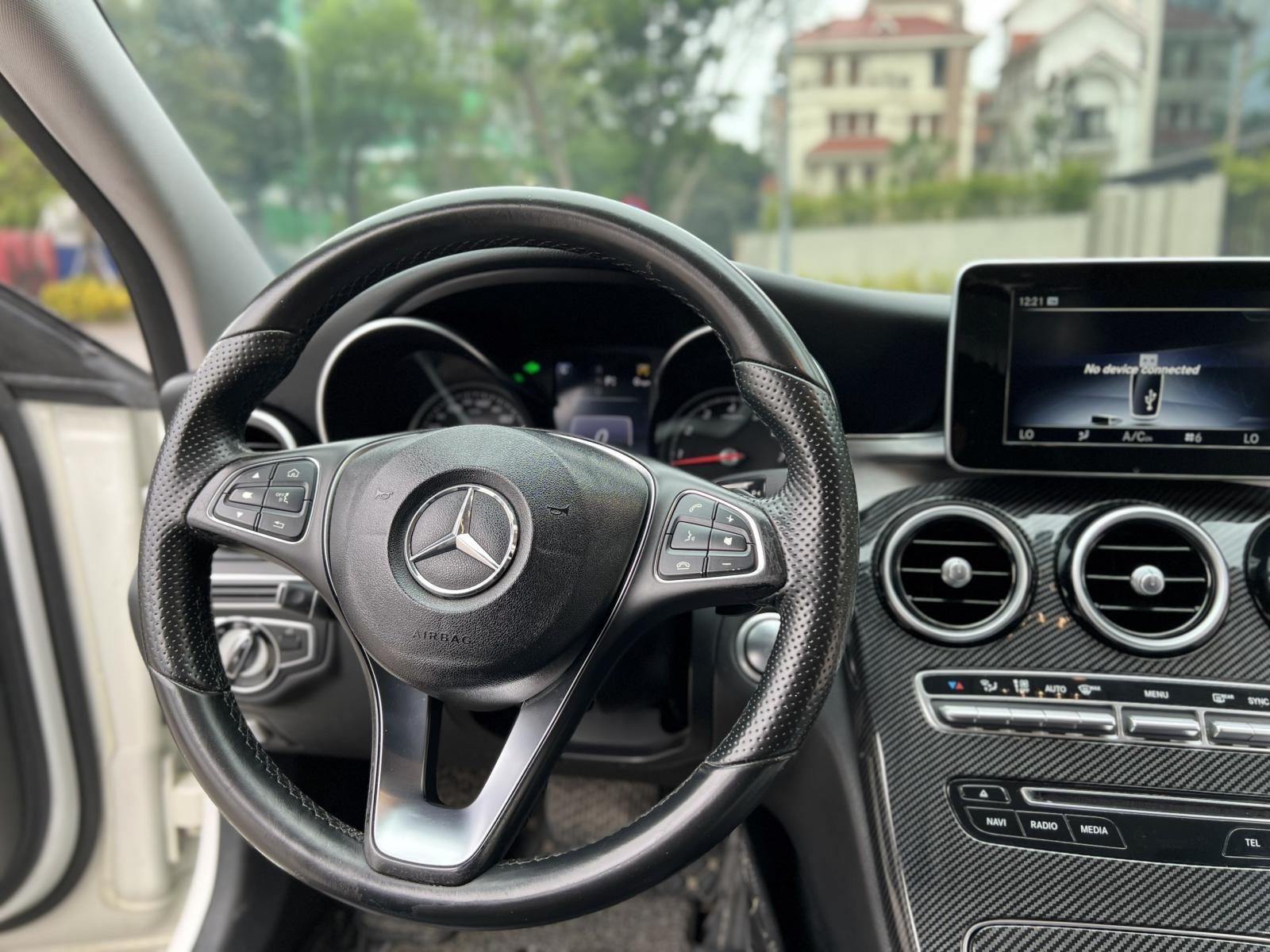 Mercedes-Benz C200 2015 - Bán xe màu trắng