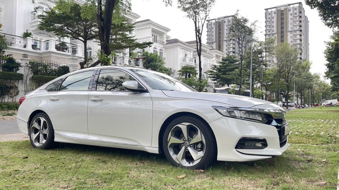 Honda Accord 2020 - Chỉ cần 300 triệu sở hữu ngay xe nhập Honda Accord Turbo màu trắng, giá 920 triệu