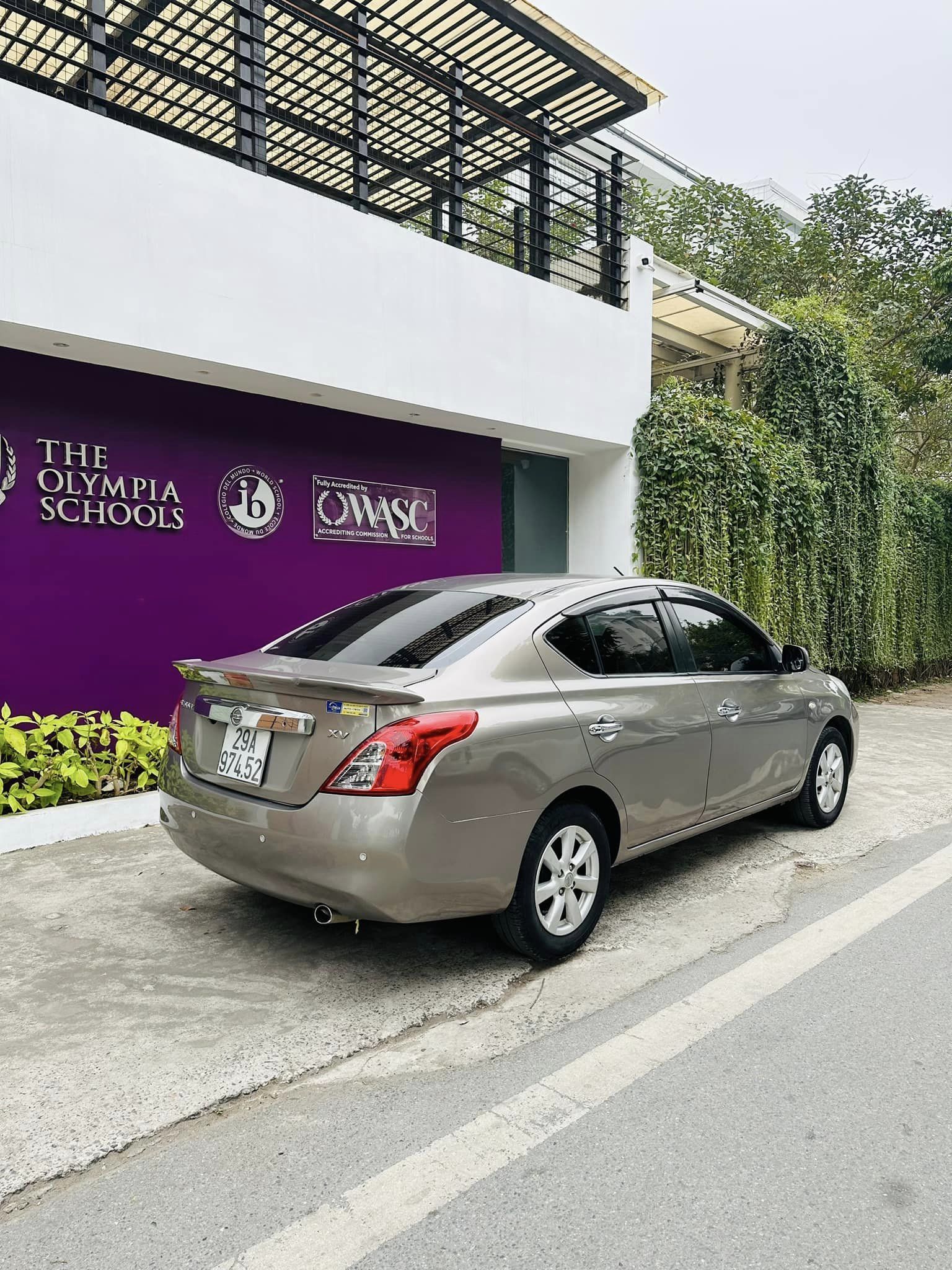 Nissan Sunny 2013 - Màu xám